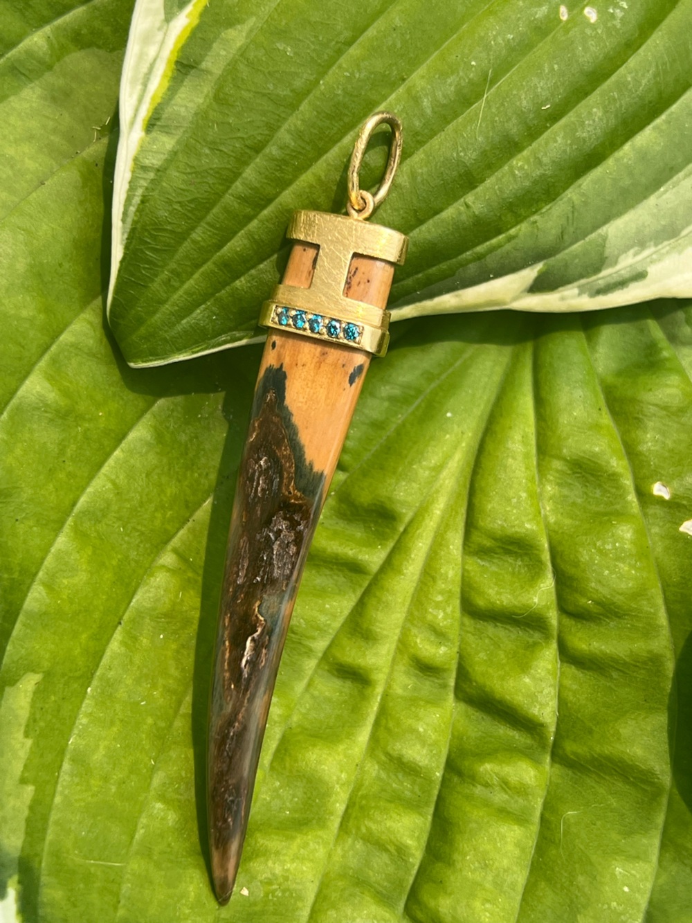 Hand Crafted 18 Karat Yellow Gold Pendant - Mammoth Tusk & Blue Diamond Dagger - Picture 7 of 12